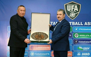 ЎФА президенти Жиззах вилояти ҳокими, Одил Аҳмедов ва Элдор Шомуродовни тақдирлади