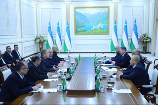 Депутаты Жокаргы Кенгеса Республики Каракалпакстан и Навоийской области обменялись опытом с целью повысить эффективность деятельности