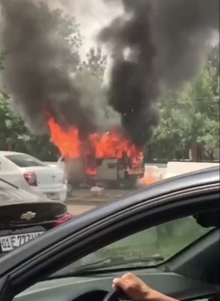 «Отчопар» бозори ёнида "Дамас" русумли автомашина ёниб кетди
