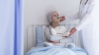 Onkologik kasallikka chalinganlar koronavirusga qarshi emlanishi mumkinmi?