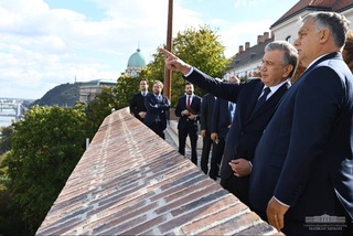 Өзбекстан Президенті мен Венгрия Премьер-Министрі шағын құрамда кездесу өткізді