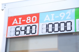 Наманганда АИ-80 бензин 6400 сўмдан сотилмоқда