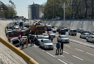 Тошкентда 15 та машина тўқнашди