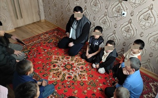 Денов туманида ўқувчиларга диний таълим берилаётган ноқонуний ҳужра фаолияти тўхтатилди