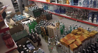 Самарқандда қалбаки алкоголь сотаётган савдо дўкони фош этилди