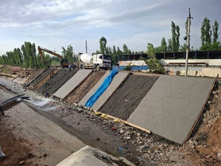 В Андижане устранены последствия наводнения: полностью укреплены берега Южно-Ферганского канала