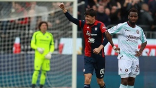 Дубль Элдора Шомуродова помог «Кальяри» одолеть «Салернитану»