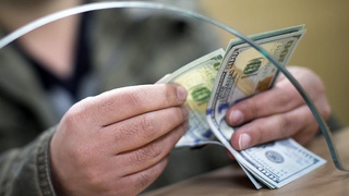 В июне физическими лицами куплено 323 млн долларов