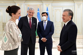 Президенти Ӯзбекистон бо Раиси иҷлосияи 75-уми Ассамблеяи Генералии СММ вохӯрд