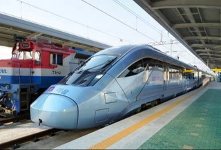 Ўзбекистон шаш поезди барқии тезгард мехарад