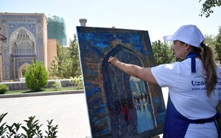 Художники стран «семьи ШОС» рисуют Узбекистан