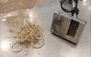 Тошкент аэропортида шарбат тайёрлаш қурилмасига 800 гр тилла яширган шахс ушланди