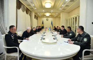 АҚШ делегациясы Өзбекстанның Қорғаныс министрлігінде болды