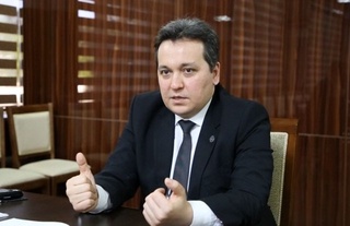 Халқ таълими вазири икки вилоят ҳокими ва халқ таълими бошқармаси бошлиғи фаолиятини эътироф этди