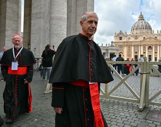 Ватиканда янги Рим Папасини сайлаш маросими бошланди