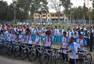 Ўқитувчилар ўртасида илк бор  “Қувноқ стартлар” мусобақаси ташкил этилди