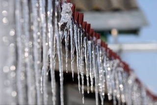 Tomlardan sumalak va qor massalari tushishidan ehtiyot boʻling! — FVV