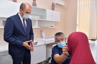 Сенатор фуқаронинг тўлиқ даволанишида ёрдам бермоқда