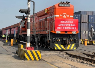 Поезди аввалин аз Тянтсин ба Тошканд ба роҳ баромад