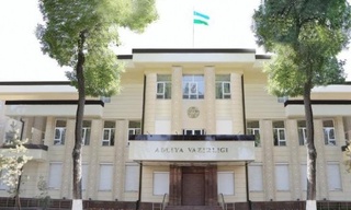 “Адолат” маркази нима билан шуғулланади?