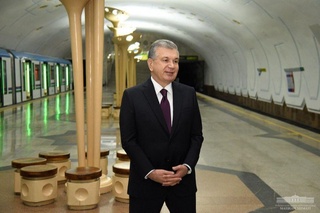 Президент жамоатчилик билан биргаликда шаҳар айланмоқда