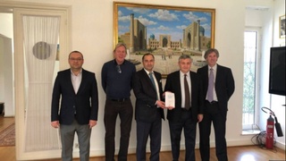 Нидерландиялик маданият арбоби Ўзбекистон мустақиллигининг 30 йиллигига бағишлаб асар яратди