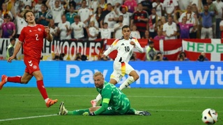 Германия не без помощи ВАР одолела Данию