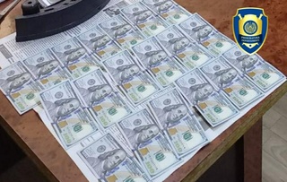 Бухоро туманида фуқароларга сохта паспорт тайёрлаб беришни ваъда қилган фирибгар ушланди