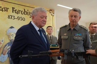 Military patriotism is the foundation of peace, and quality education is the key to development