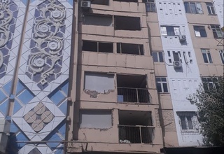 Балконга ғишт териш мумкин эмас! Акс ҳолда бино қулаши мумкин!