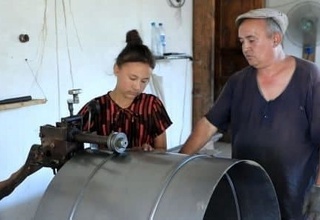 Ёш ҳунарманд қиз