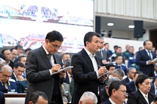 Йиғилишда тадбиркорлик ва сервис инфратузилмасини ривожлантириш муҳокама қилинди