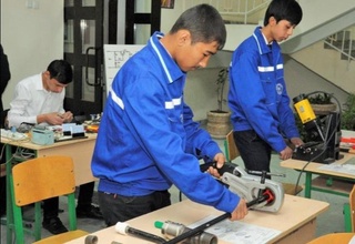 Mehnat bozoribop kadrlar tayyorlaymiz