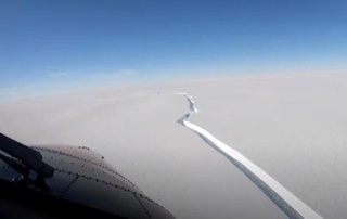 Антарктидадан улкан айсберг ажралиб чиқди