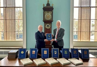 «Ўзбекистон маданий мероси жаҳон тўпламларида» туркумидаги китоб-альбомлар Британия музейига топширилди