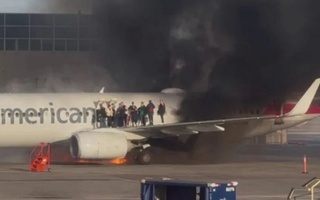 Денвер аэропортида самолётда келиб чиққан ёнғин оқибатида 12 киши жароҳат олди