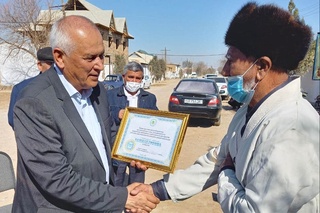 Сенатор Сурхондарё вилоятида нуронийлар билан учрашди