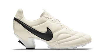 Янги дизайндаги пошнали футбол буцалари нархи қанча?