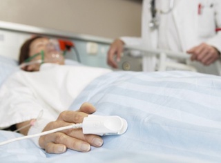 Андижон: шифокорларнинг нотўғри ташхиси билан ҳомиладор аёл вафот этди