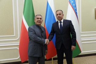 Раис Татарстана посетил Навоийскую область