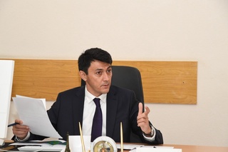 Вазир "Тез ёрдам" ҳайдовчилари билан уларни қийнаётган масалалар бўйича мулоқот қилди