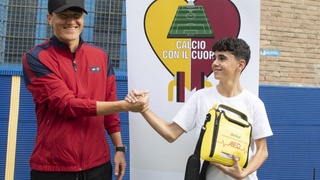 Элдор Шомуродов подарил дефибриллятор футбольной школе ASD Atletico Nativity