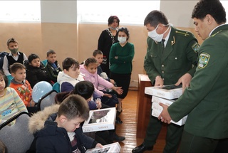 Меҳрли қўллар меҳр улашмоқда