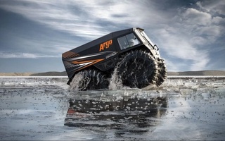 Suvda va quruqlikda be'malol harakatlana oladigan yo'ltanlamas avtomobil ishlab chiqarildi