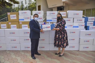 АҚШ Ўзбекистонга COVID-19 га қарши курашиш учун қўшимча тиббий жиҳозлар етказиб берди