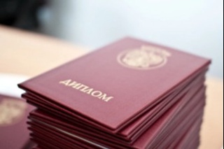 Хоразмда фуқароларга сохта диплом олиб бериш билан шуғулланган шахс ушланди