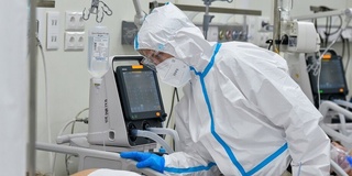 Мутахассислар пандемиянинг янги тўлқини бошланишидан хавотирда