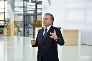 President speaks with teachers and doctors