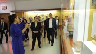 Узбекские кинематографисты посетили Национальный музей Таджикистана