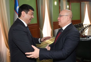 Муовини аввали вазири корҳои хориҷии Ӯзбекистон сафири Қирғизистонро ба ҳузур пазируфт